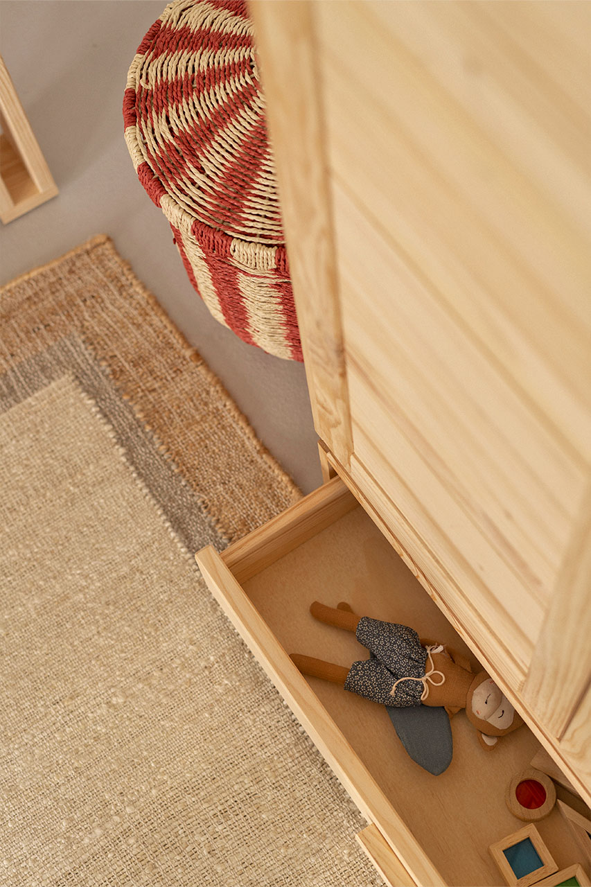 Imagen de ambiente 3 para:Armario bajo de madera natural con caj&oacute;n